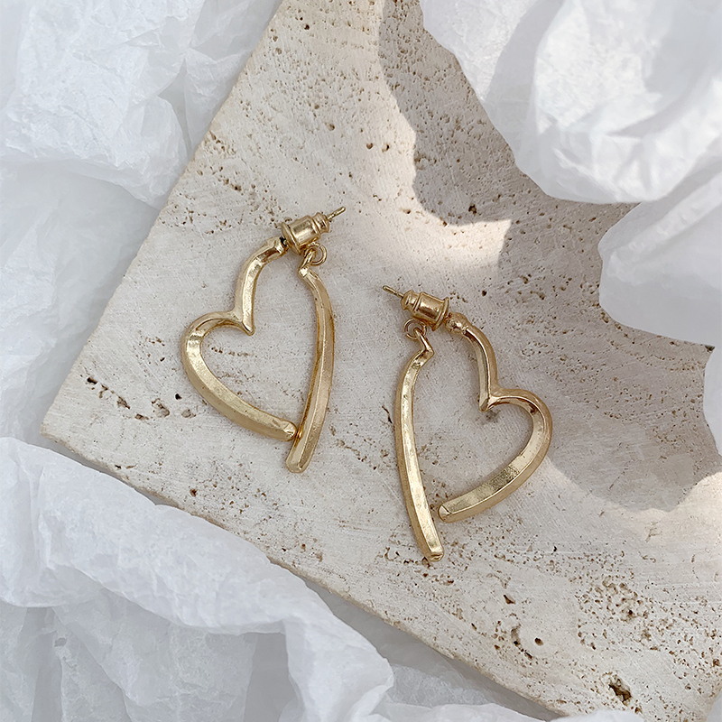1 Pair Simple Style Heart Shape Plating Alloy Gold Plated Ear Studs display picture 8