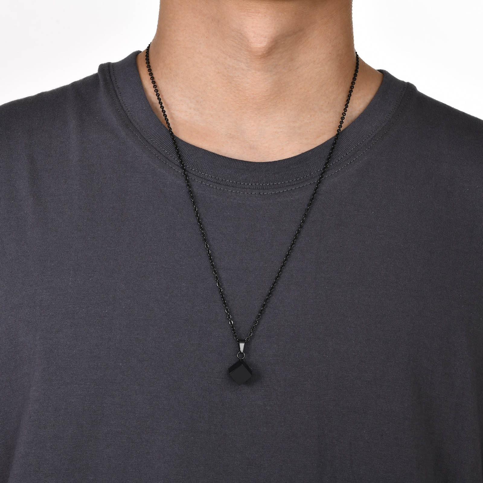 Style Simple Style Classique Géométrique Acier Inoxydable 304 Placage Hommes Pendentif Collier Pendentif display picture 3