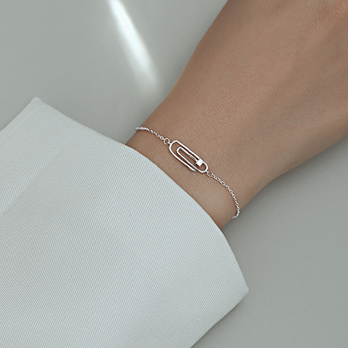 Casual Paper Clip Solid Color Sterling Silver Plating Inlay Rhinestones Silver Plated Bracelets display picture 4