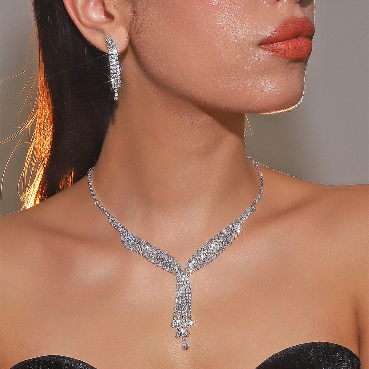 Elegante Color Sólido Diamante De Imitación Enchapado Embutido Cristal Plateado Mujeres Conjunto De Joyas display picture 1