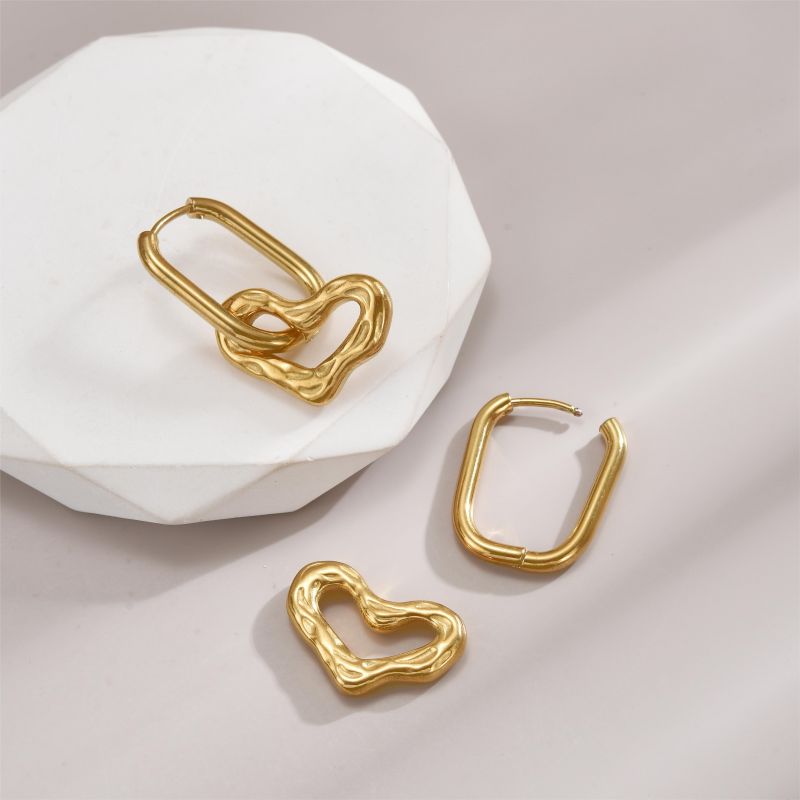 1 Pair Elegant Luxurious Heart Shape Plating Stainless Steel 18K Gold Plated Drop Earrings display picture 4