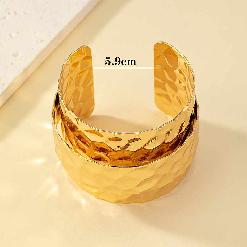 Hip-hop Solid Color Alloy Plating Gold Plated Women's Bangle display picture 1