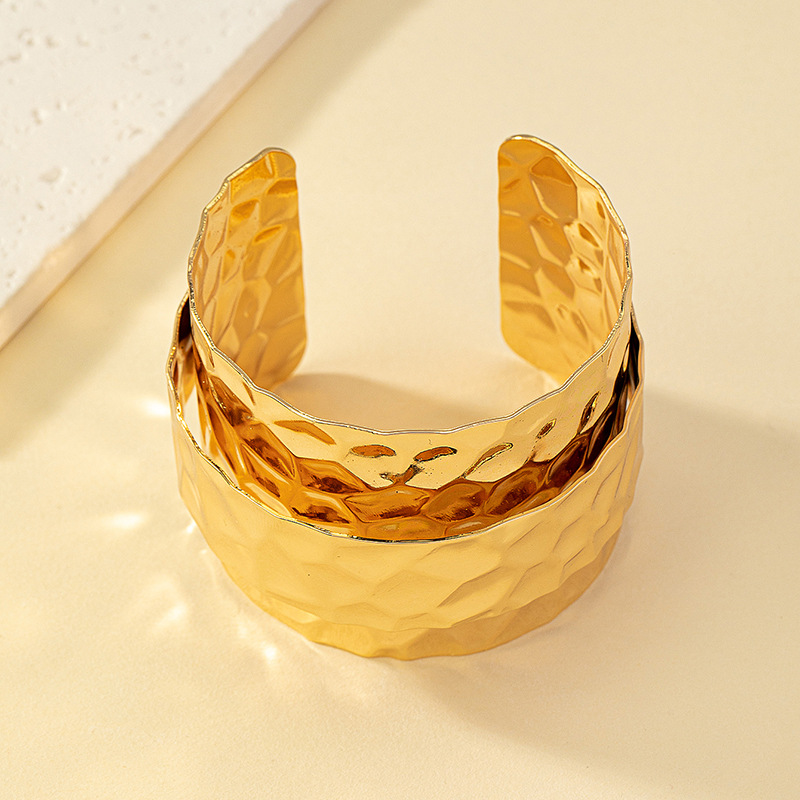 Hip-hop Solid Color Alloy Plating Gold Plated Women's Bangle display picture 5