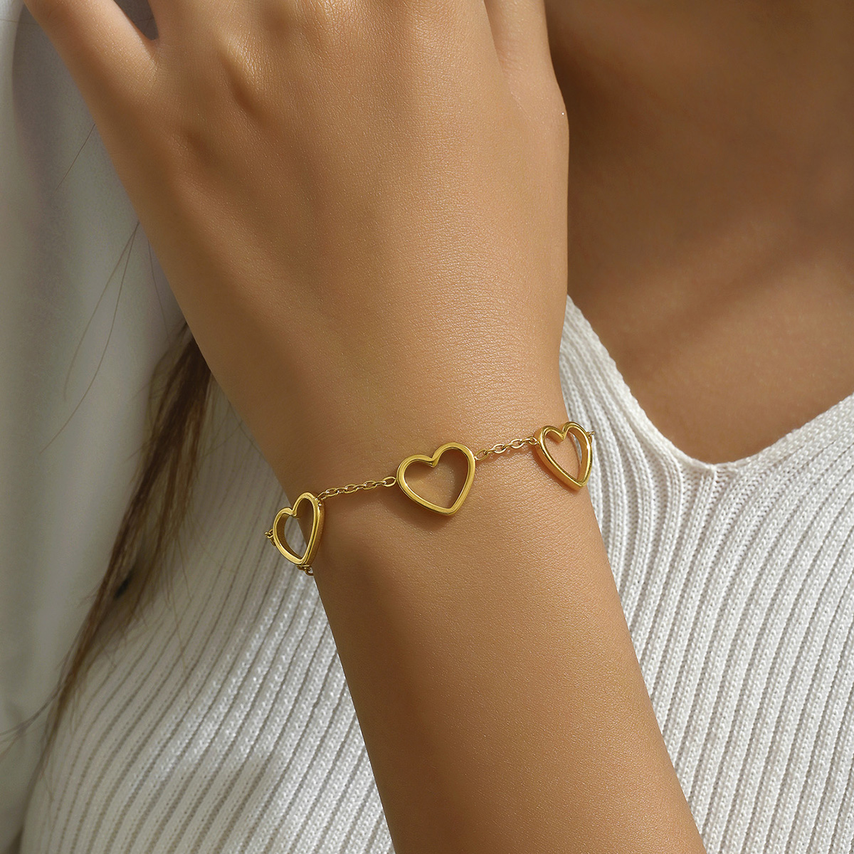Sweet Heart Shape 201 Stainless Steel 18K Gold Plated Bracelets In Bulk display picture 2