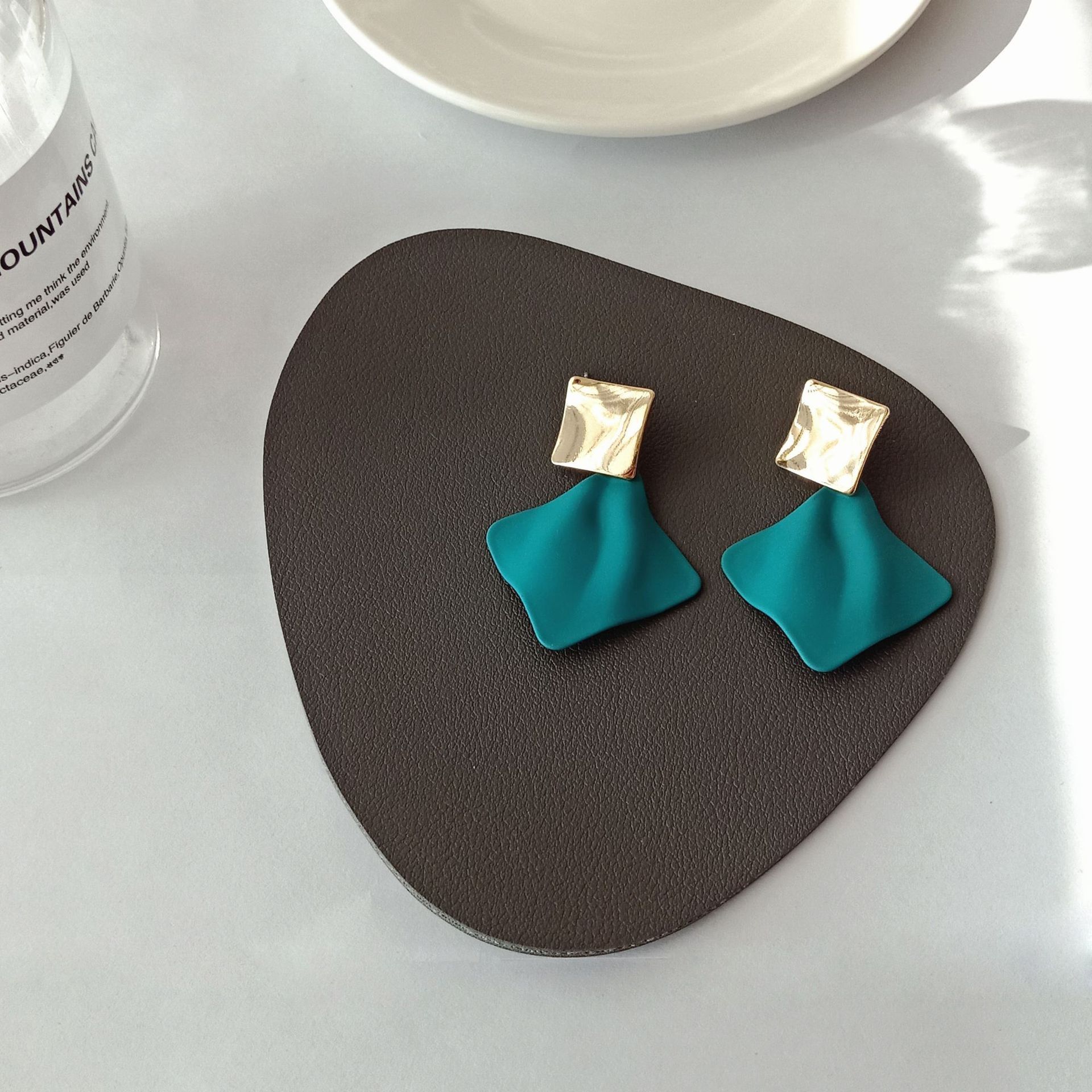 1 Pair Simple Style Square Stoving Varnish Iron Drop Earrings display picture 3