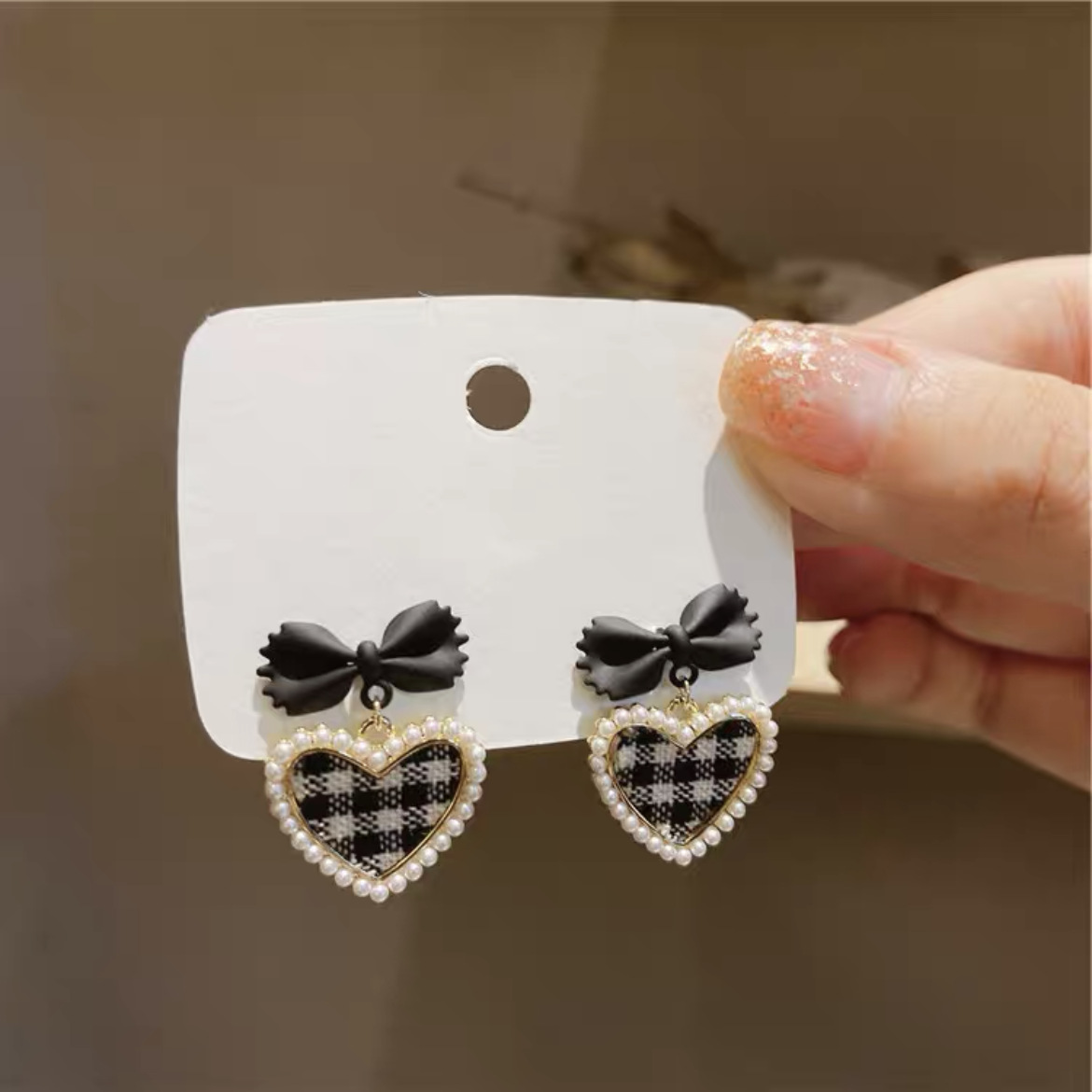 1 Pair Simple Style Heart Shape Inlay Alloy Pearl Drop Earrings display picture 2
