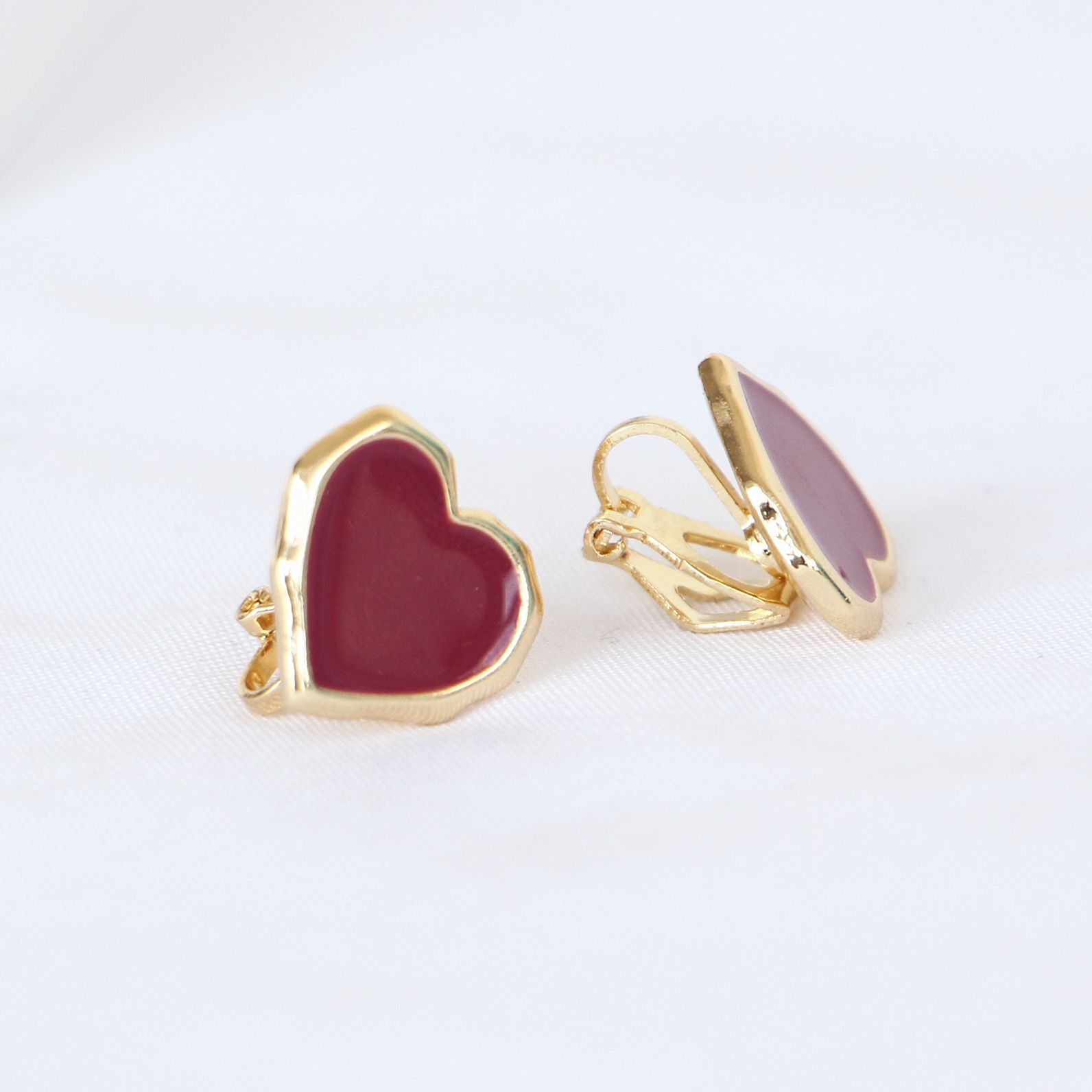 Wholesale Jewelry Simple Style Heart Shape Alloy Enamel Ear Studs display picture 2
