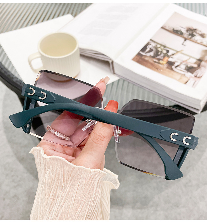 Basic Simple Style Color Block Pc Square Frameless Women's Sunglasses display picture 4