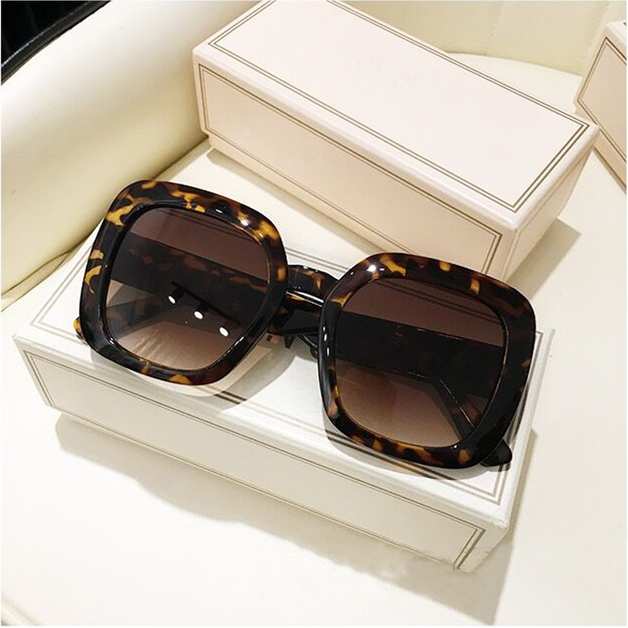 Elegant Classic Style Color Block Pc Square Full Frame Women's Sunglasses display picture 1