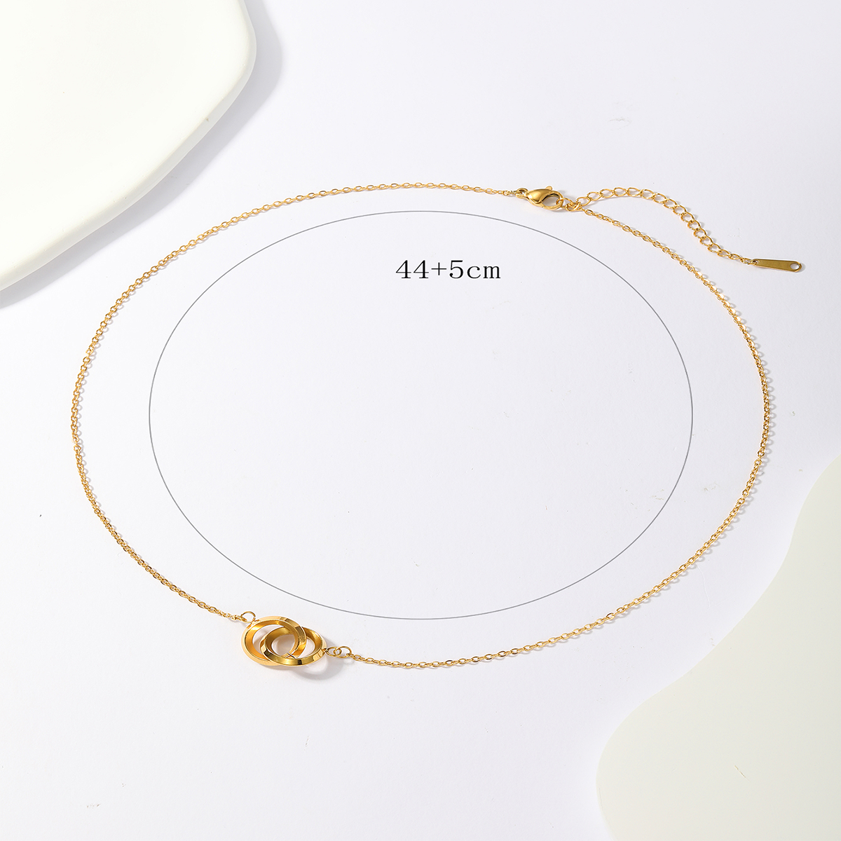 201 Stainless Steel 18K Gold Plated Modern Style Simple Style Solid Color Plating Circle Pendant Necklace display picture 5