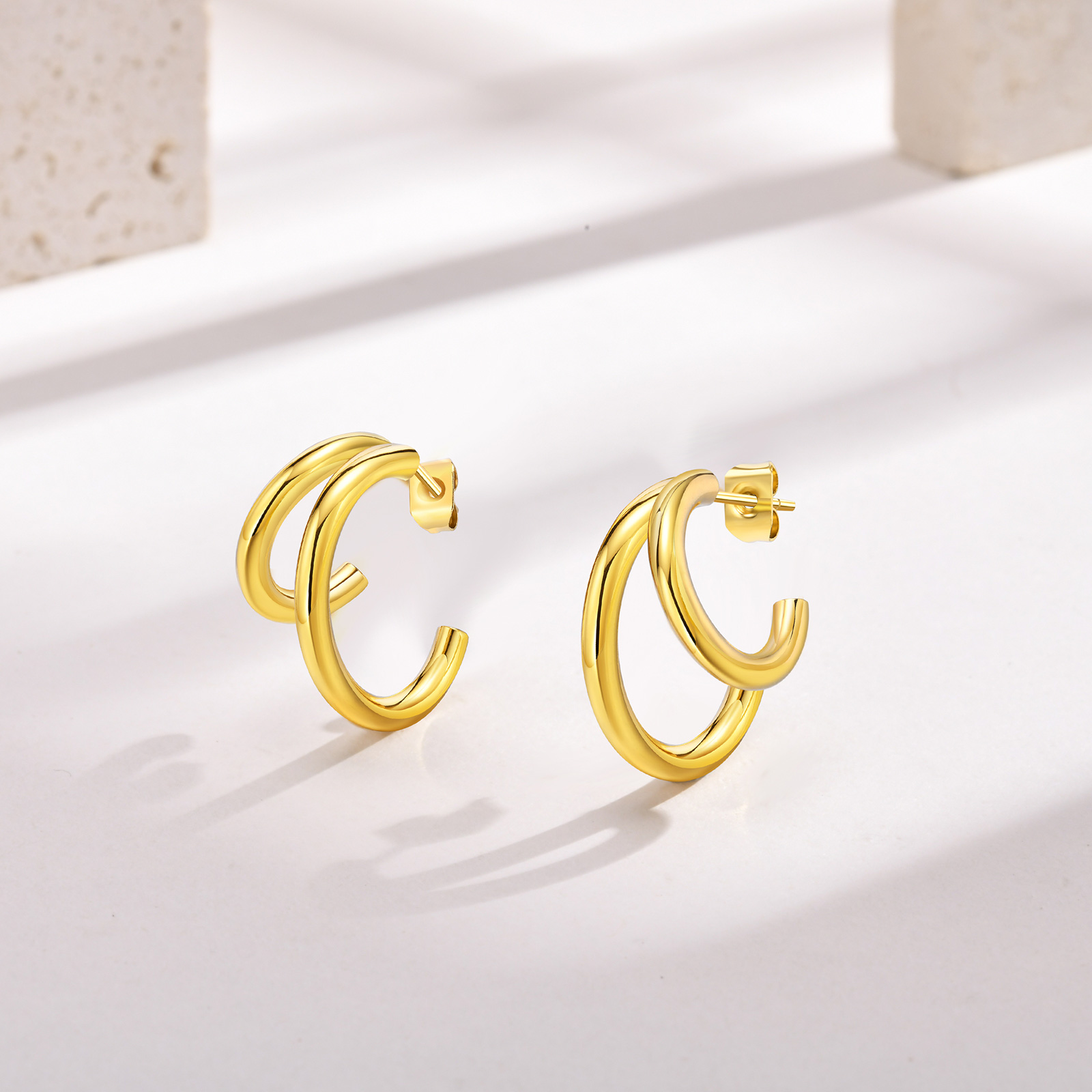 1 Pair Simple Style Classic Style Roman Style Solid Color 304 Stainless Steel Gold Plated Ear Studs display picture 1
