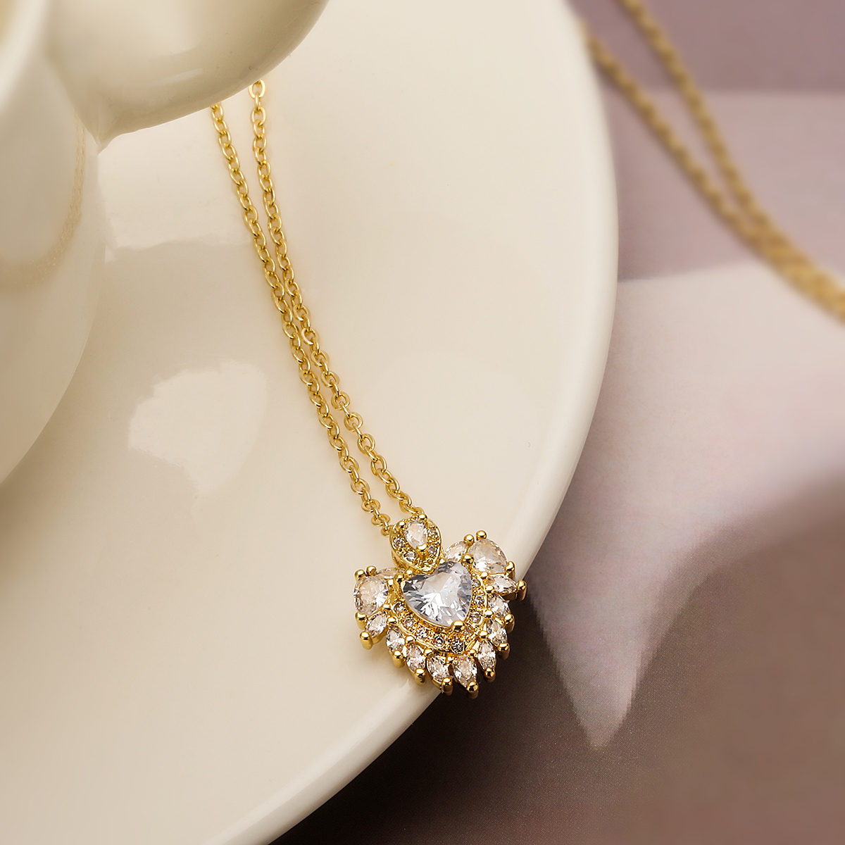 Simple Style Commute Heart Shape Copper Plating Inlay Zircon 18k Gold Plated Pendant Necklace display picture 4