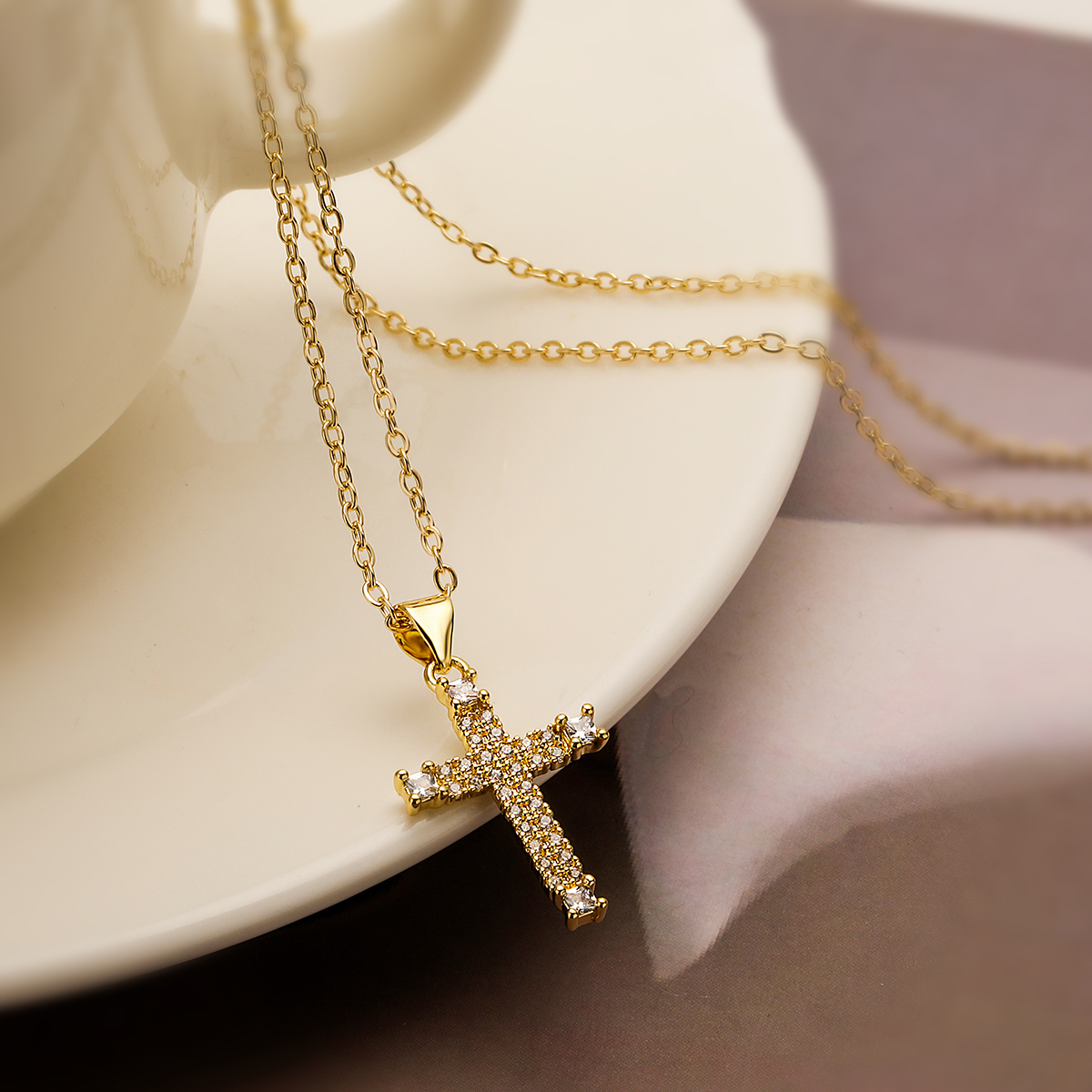 Simple Style Commute Cross Copper Plating Inlay Zircon 18k Gold Plated Pendant Necklace display picture 2