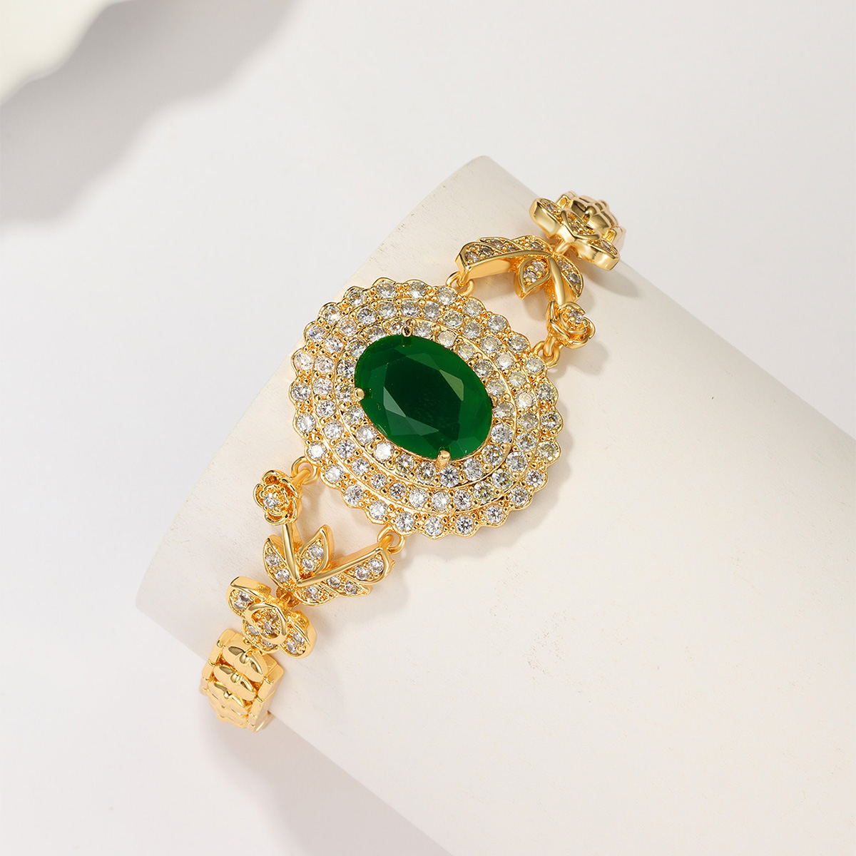 Elegant Luxurious Gem Copper Inlay Zircon Bracelets display picture 2