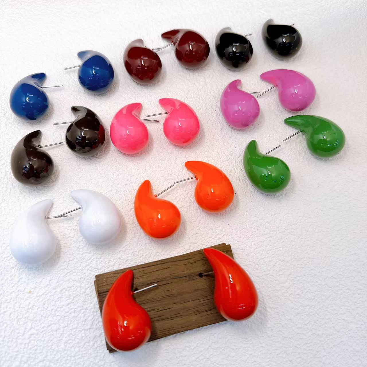 Wholesale Jewelry Cute Solid Color Arylic Enamel Stoving Varnish Ear Studs display picture 2