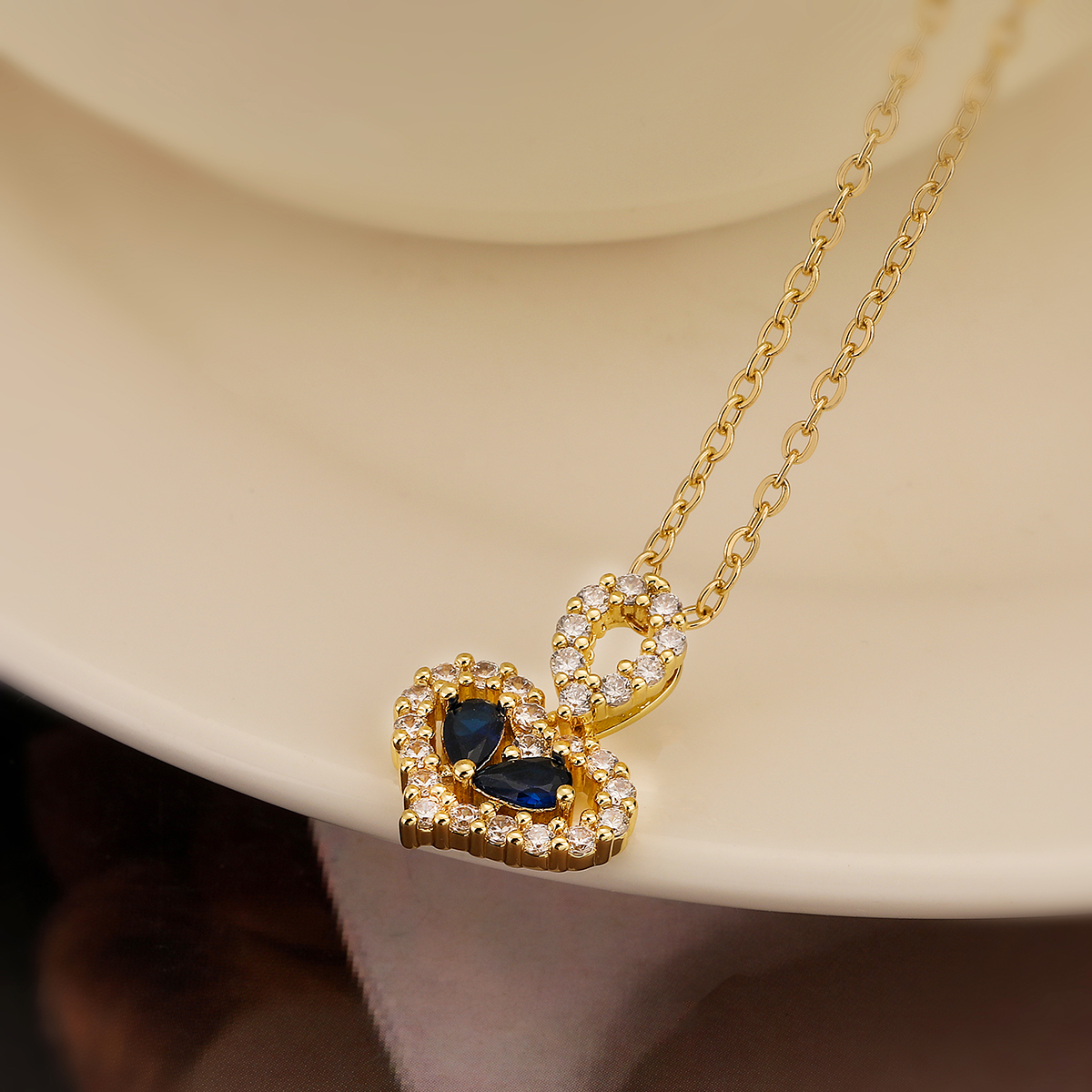 Simple Style Commute Heart Shape Copper Plating Inlay Zircon 18k Gold Plated Pendant Necklace display picture 3