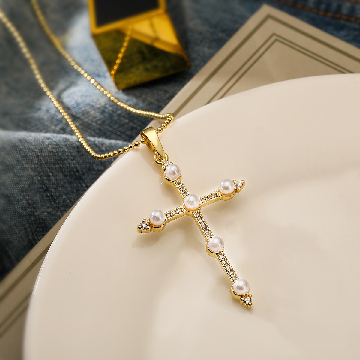 Simple Style Commute Cross Copper Plating Inlay Pearl Zircon 18k Gold Plated Pendant Necklace display picture 4