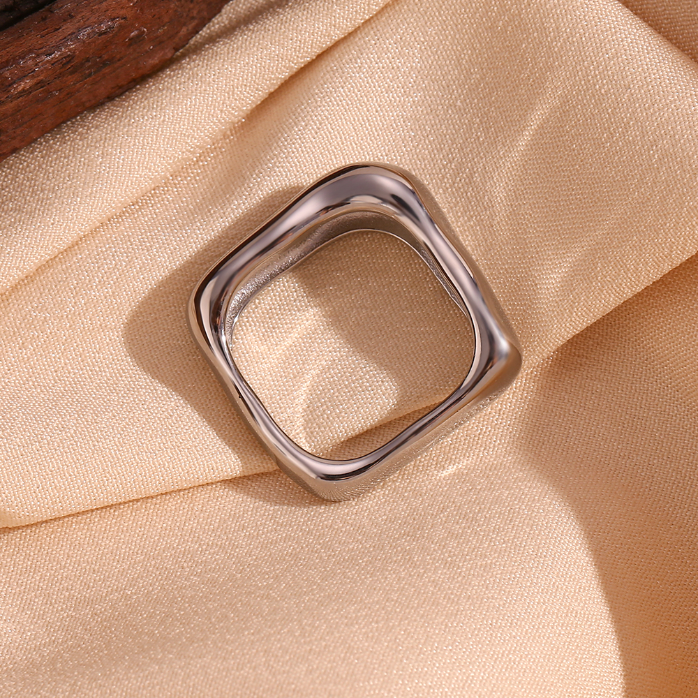 Simple Style Classic Style Solid Color Stainless Steel Plating 18k Gold Plated Rings display picture 12