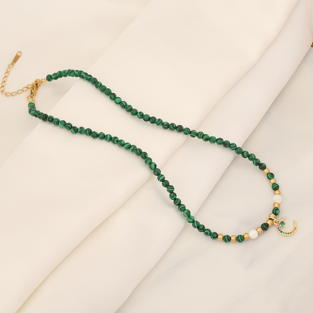 Vintage Style Heart Shape Stainless Steel Malachite Beaded Handmade 18K Gold Plated Women's Pendant Necklace display picture 4