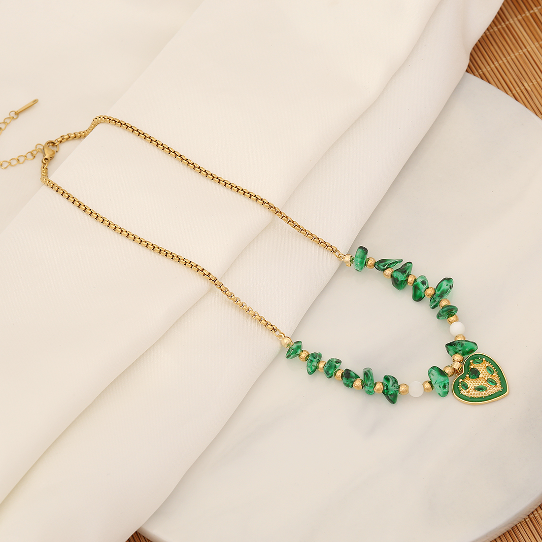 Vintage Style Heart Shape Stainless Steel Malachite Beaded Handmade 18K Gold Plated Women's Pendant Necklace display picture 3