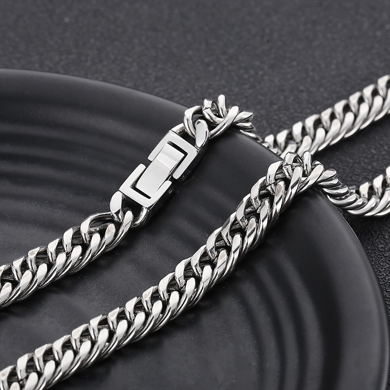 Simple Style Solid Color Titanium Steel Chain Men's Necklace display picture 1