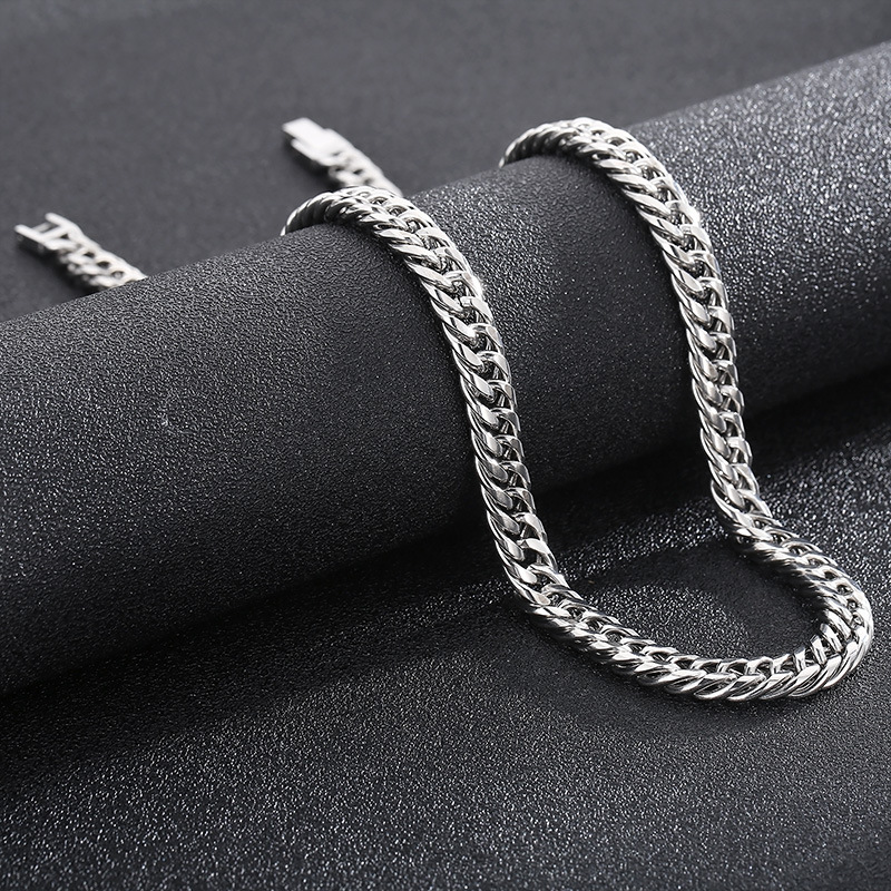 Simple Style Solid Color Titanium Steel Chain Men's Necklace display picture 2