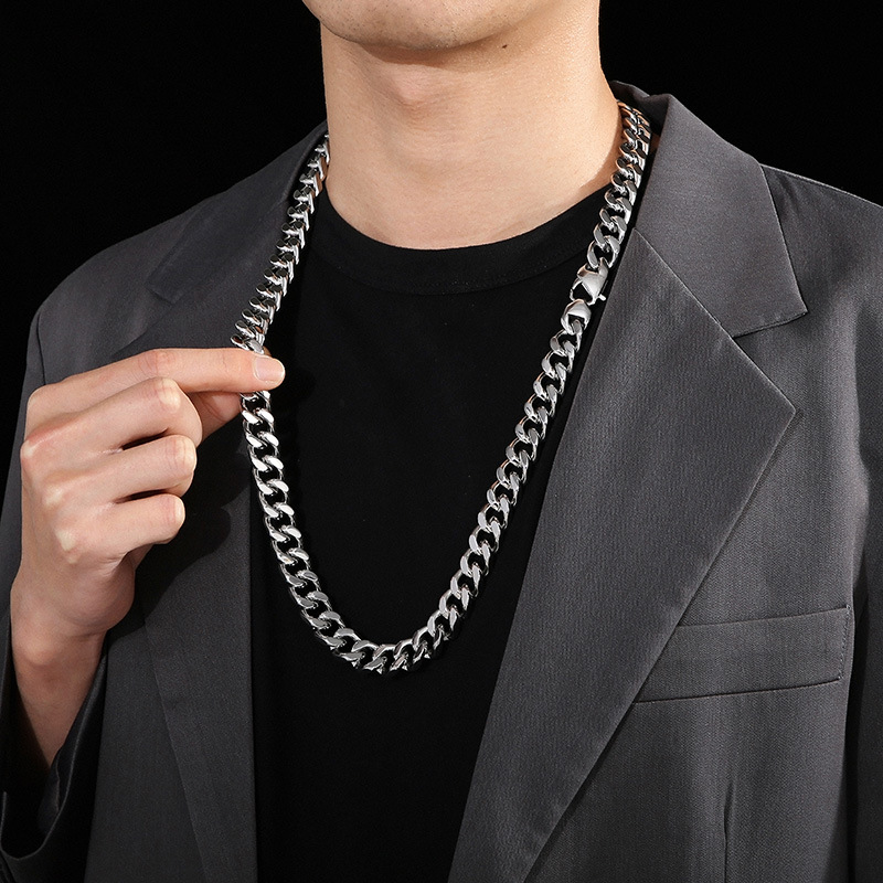 Simple Style Solid Color Stainless Steel Men's Necklace display picture 2