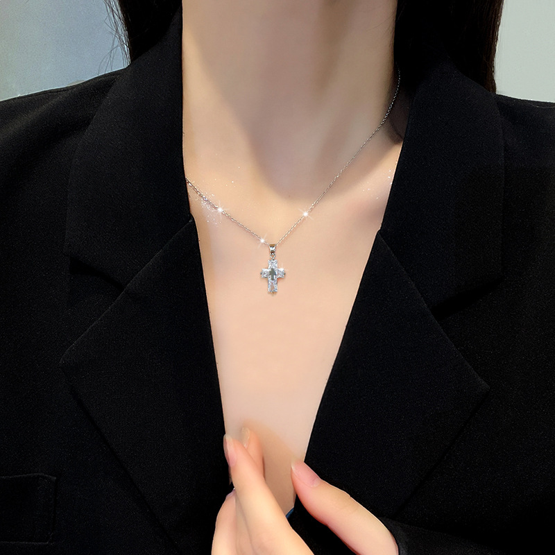 Wholesale Simple Style Streetwear Commute Cross Titanium Steel Copper Inlay Zircon Pendant Necklace display picture 1