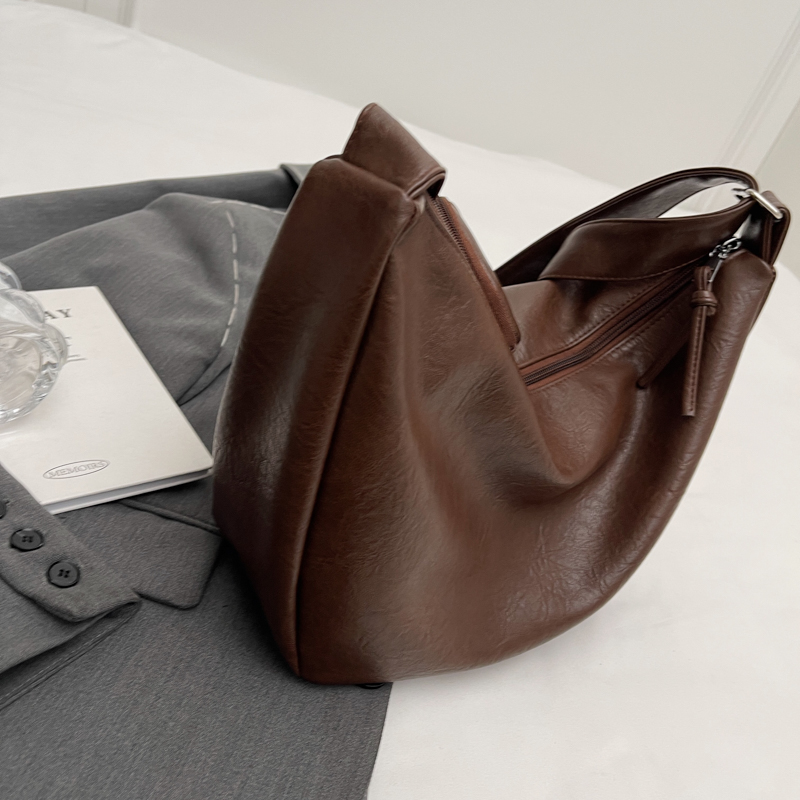 Women's Pu Leather Solid Color Elegant Vacation Sewing Thread Dumpling Shape Zipper Shoulder Bag Functional Backpack display picture 3