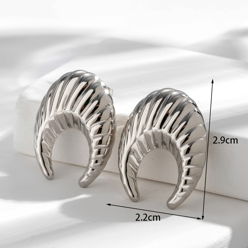 1 Pair Retro Simple Style C Shape Horns Plating Stainless Steel 18k Gold Plated Ear Studs display picture 3