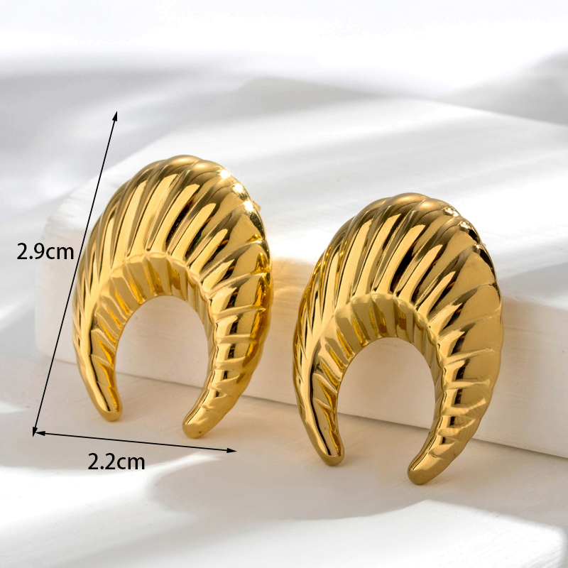 1 Pair Retro Simple Style C Shape Horns Plating Stainless Steel 18k Gold Plated Ear Studs display picture 4