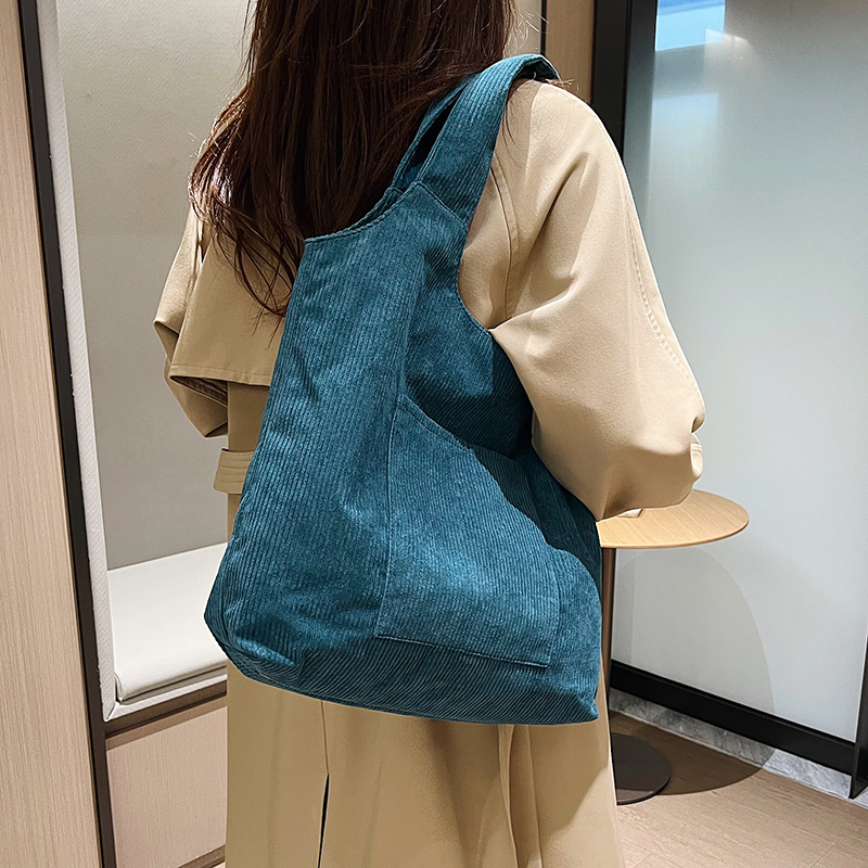 Women's All Seasons Corduroy Solid Color Streetwear Square Magnetic Buckle Shoulder Bag display picture 6