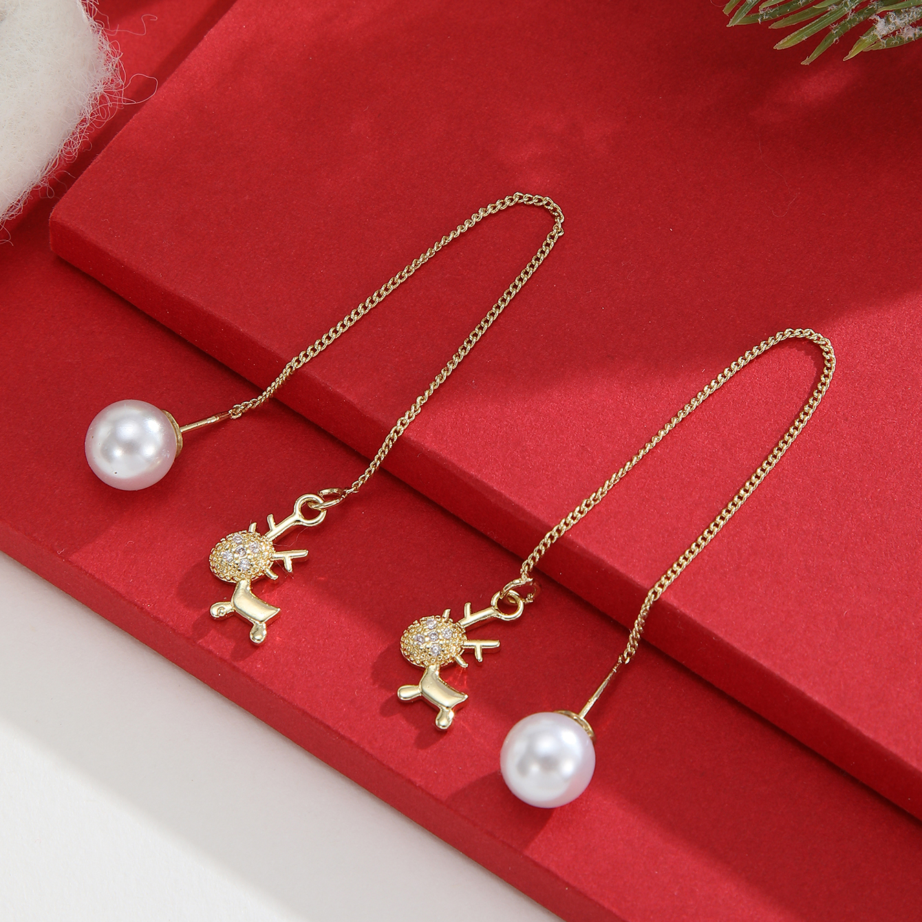 1 Pair Cute Christmas Streetwear Elk Inlay Copper Zircon Gold Plated Ear Line display picture 1