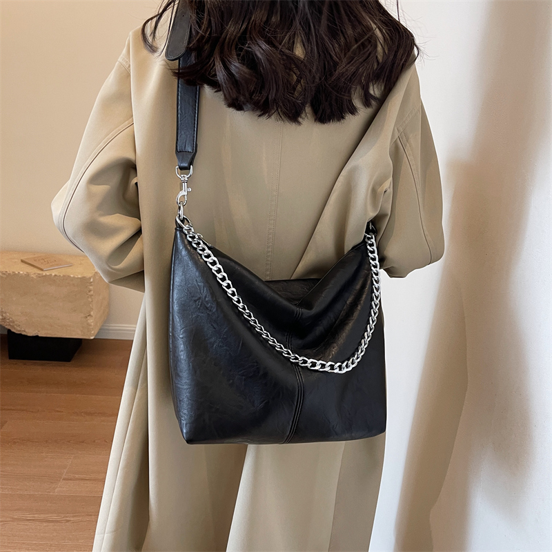 Women's All Seasons Pu Leather Solid Color Streetwear Square Zipper Shoulder Bag display picture 10