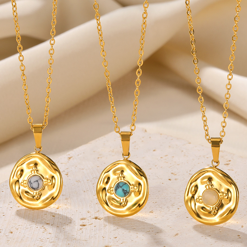 Wholesale Retro Simple Style Round Stainless Steel Plating Inlay 18k Gold Plated Turquoise Pendant Necklace display picture 8