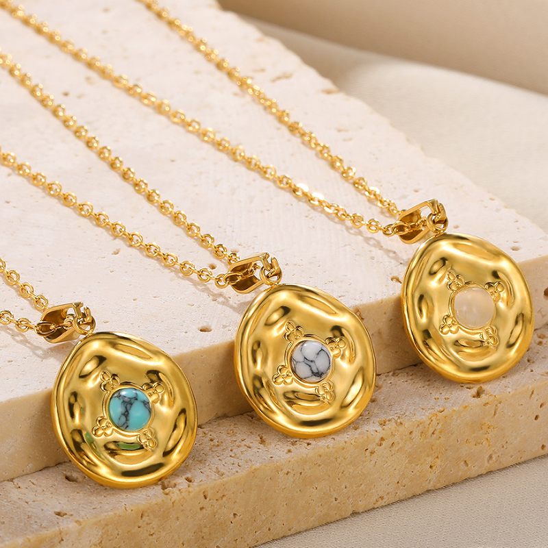 Wholesale Retro Simple Style Round Stainless Steel Plating Inlay 18k Gold Plated Turquoise Pendant Necklace display picture 9