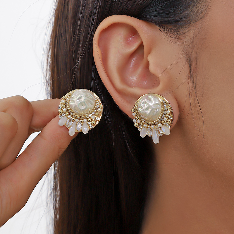 1 Pair Elegant Geometric Inlay Alloy Pearl Zircon Gold Plated Ear Studs display picture 3