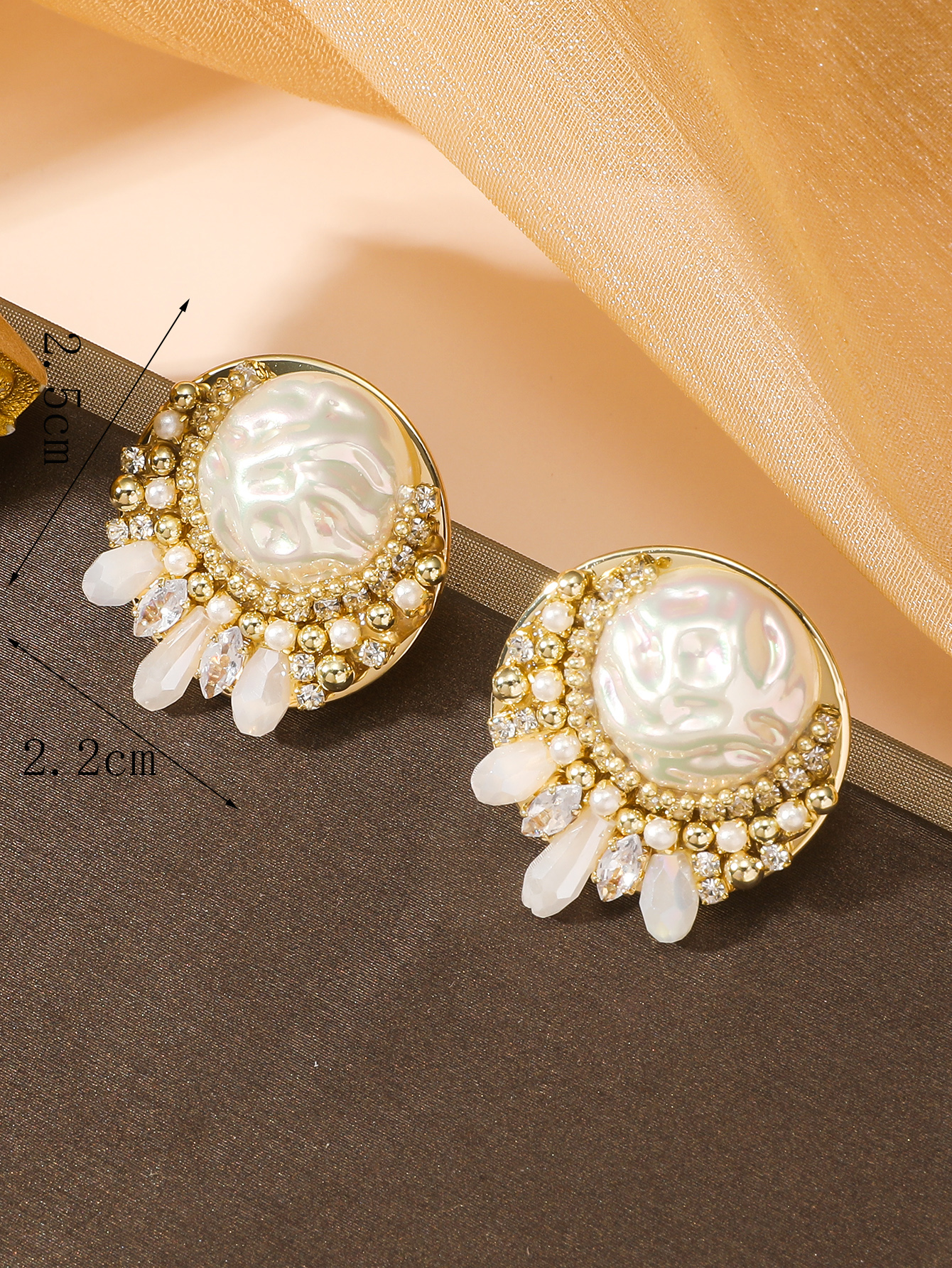 1 Pair Elegant Geometric Inlay Alloy Pearl Zircon Gold Plated Ear Studs display picture 5