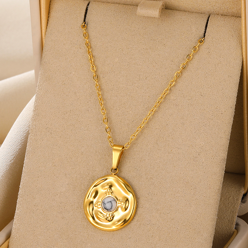 Wholesale Retro Simple Style Round Stainless Steel Plating Inlay 18k Gold Plated Turquoise Pendant Necklace display picture 12