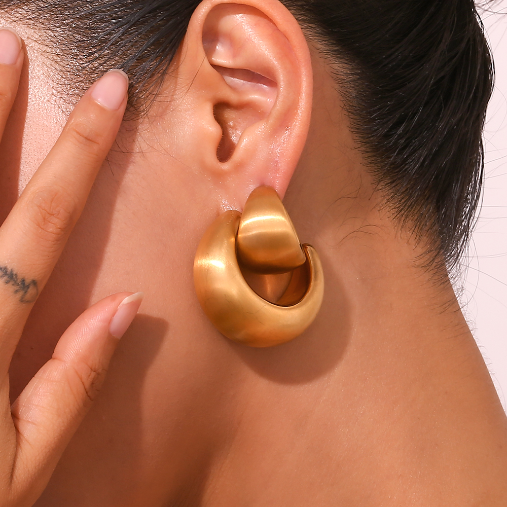 1 Pair Simple Style Classic Style Solid Color Plating Stainless Steel 18k Gold Plated Ear Cuffs display picture 11