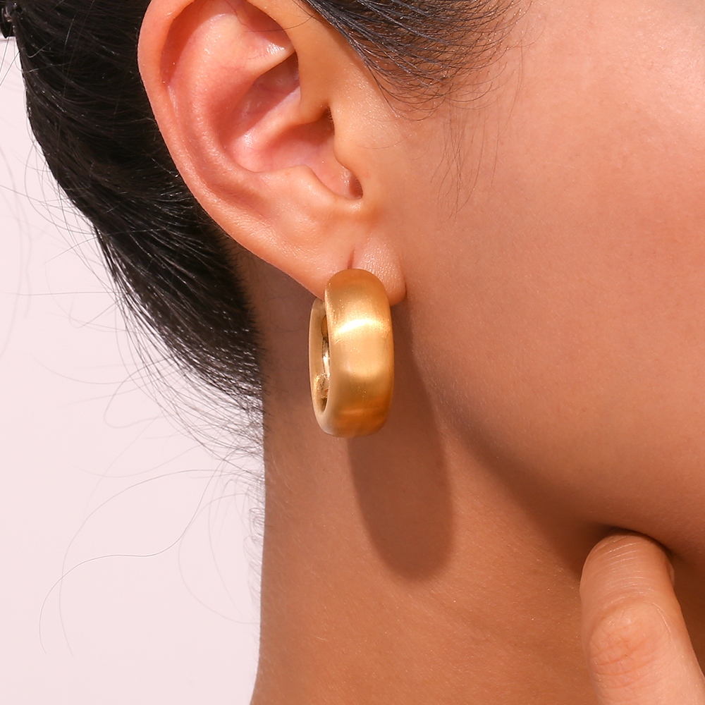 1 Pair Simple Style Classic Style Solid Color Plating Stainless Steel 18k Gold Plated Ear Cuffs display picture 14