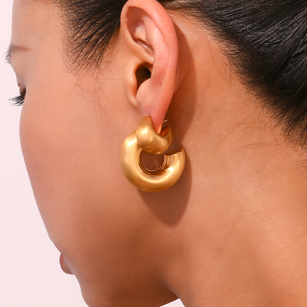 1 Pair Simple Style Classic Style Solid Color Plating Stainless Steel 18k Gold Plated Ear Cuffs display picture 13