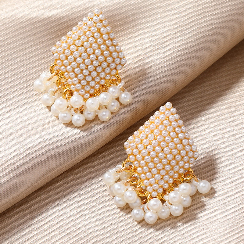 1 Pair Elegant Simple Style Geometric Inlay Alloy Pearl Gold Plated Drop Earrings display picture 4