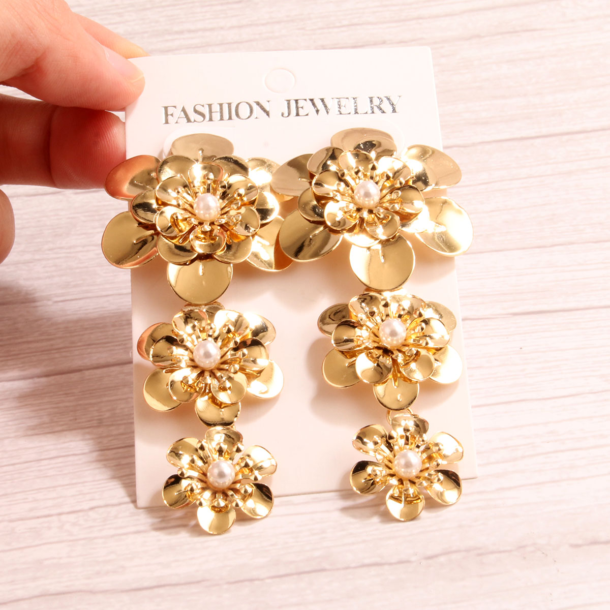 1 Pair Elegant Luxurious Artistic Flower Inlay Alloy Artificial Pearls Drop Earrings display picture 5