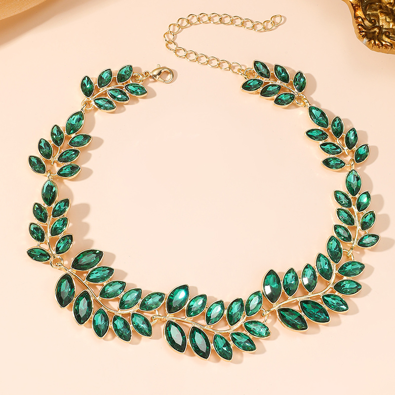 Elegant Leaves Alloy Inlay Rhinestones Gold Plated Women's Necklace display picture 2
