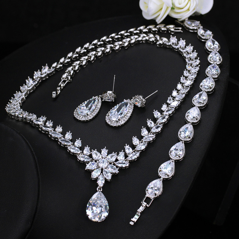 Luxurious Bridal Shiny Water Droplets Snowflake Copper Plating Inlay Artificial Gemstones White Gold Plated Rhodium Plated Earrings Necklace display picture 4