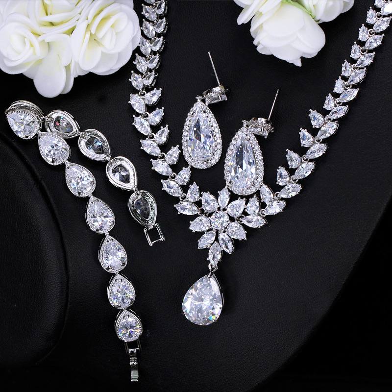 Luxurious Bridal Shiny Water Droplets Snowflake Copper Plating Inlay Artificial Gemstones White Gold Plated Rhodium Plated Earrings Necklace display picture 3