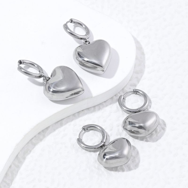 1 Pair Classic Style Heart Shape Plating Stainless Steel 18K Gold Plated Earrings display picture 6