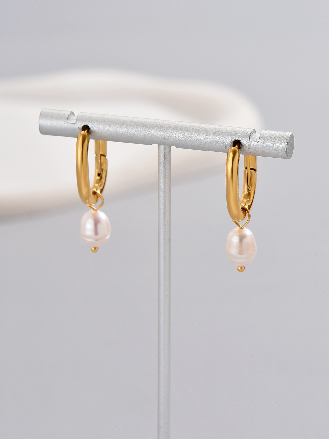 1 Pair Simple Style Classic Style Solid Color Layered Plating Inlay Titanium Steel Artificial Pearls 18k Gold Plated Gold Plated Dangling Earrings display picture 4