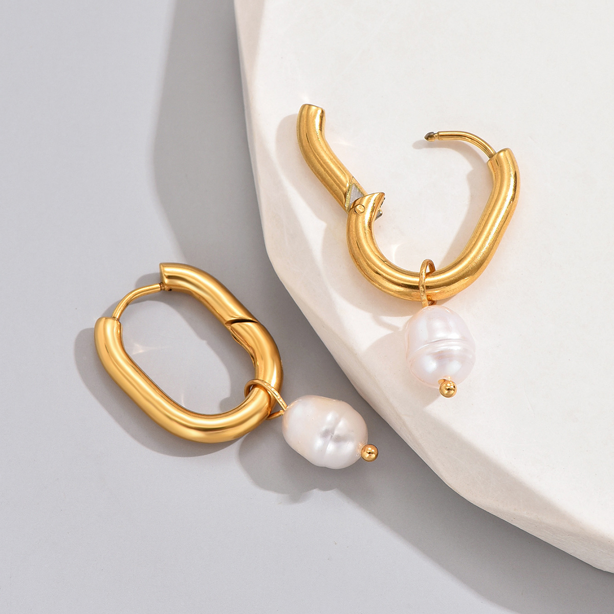 1 Pair Simple Style Classic Style Solid Color Layered Plating Inlay Titanium Steel Artificial Pearls 18k Gold Plated Gold Plated Dangling Earrings display picture 7